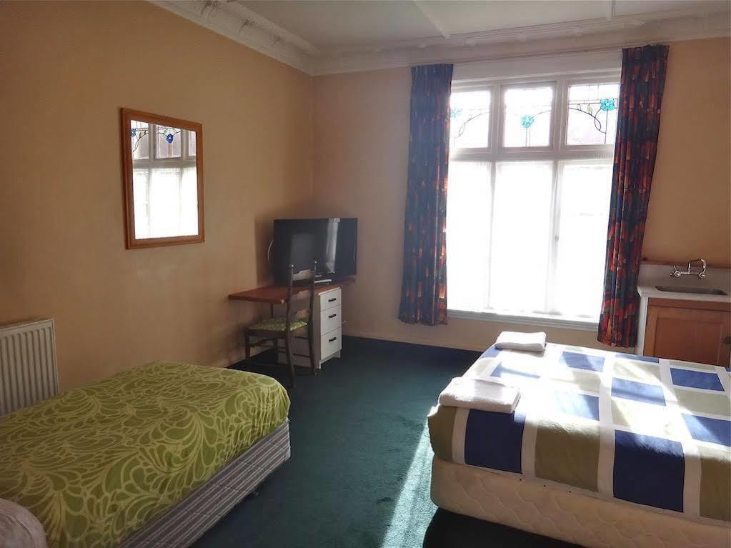 Kiwis Nest Backpackers And Budget Accommodation Dunedin Eksteriør billede